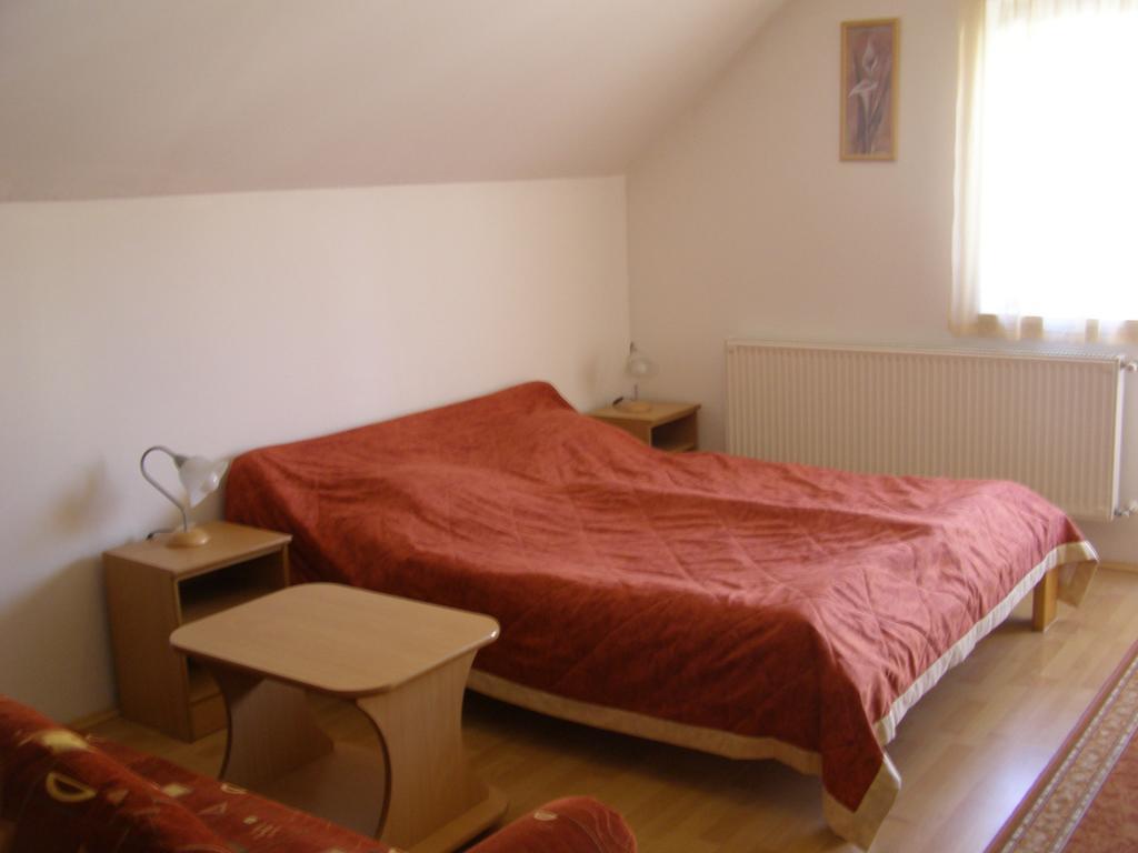 Harkany-Szt. Istvan Apartman Стая снимка
