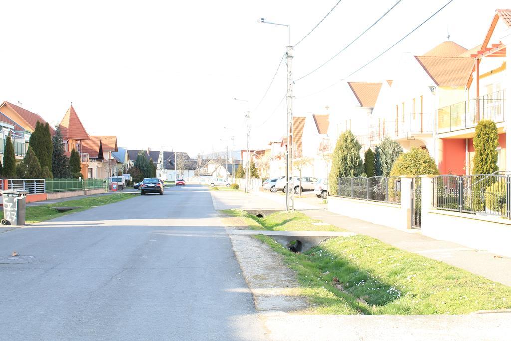 Harkany-Szt. Istvan Apartman Екстериор снимка